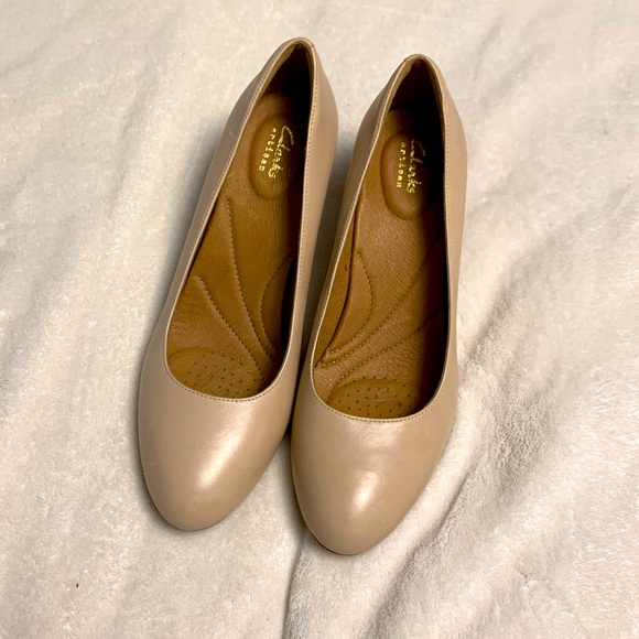 nude round toe heels